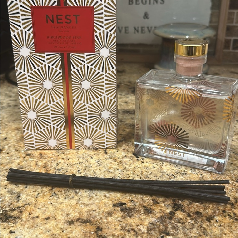 NEST Fragrances Birchwood Pine Diffuser Set - Gold and Black